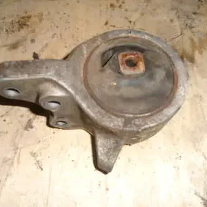 Korlátozott ajánlat NISSAN SUNNY N14 91.03-95.09 Motortartó bak bontott alkatrész