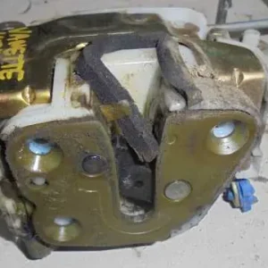 Ajánlat NISSAN VANETTE Jobb első ajtó zárszerkezet mechanikus bontott alkatrész