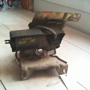 NISSAN VANETTE CARGO Ablaktörlő motor első bontott alkatrész Végkiárusítás