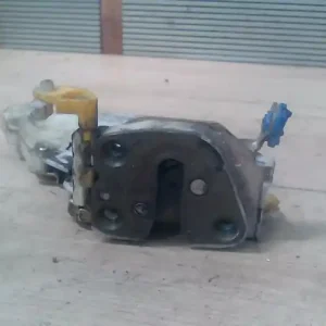 Kedvezmény NISSAN VANETTE CARGO Bal első ajtó zárszerkezet központi záras bontott alkatrész