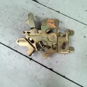 NISSAN VANETTE CARGO Bal tolóajtó zárszerkezet bontott alkatrész Rendeld meg most