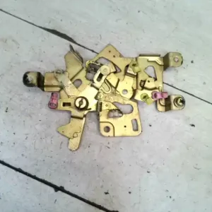 Rendeld meg most NISSAN VANETTE CARGO Bal tolóajtó zárszerkezet zárfordító mechanika bontott alkatrész