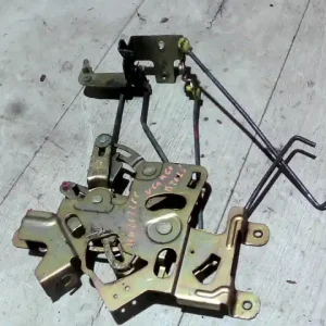 NISSAN VANETTE CARGO Bal tolóajtó zárszerkezet bontott alkatrész Szuper ajánlat