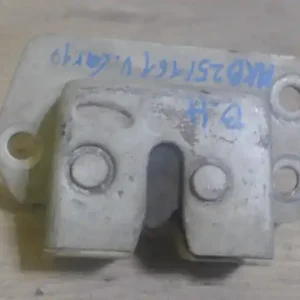 NISSAN VANETTE CARGO Csomagtérajtó zárszerkezet baloldali bontott alkatrész Legkelendőbb