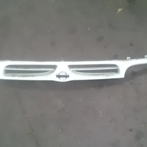 NISSAN VANETTE CARGO Hűtőrács díszrács emblémával bontott alkatrész Csak ma