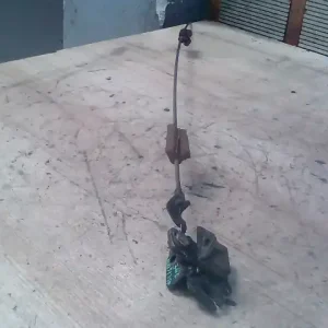 Kiárusítás NISSAN VANETTE CARGO Jobb csomagtérajtó zárszerkezet jobb oldali felső bontott alkatrész