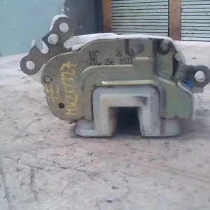 Csak ma NISSAN VANETTE CARGO Jobb első ajtó zárszerkezet mechanikus bontott alkatrész