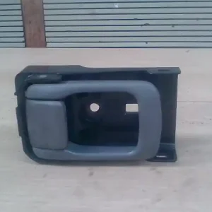 NISSAN VANETTE CARGO Jobb első belső kilincs bontott alkatrész Biztonságos fizetés