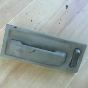 NISSAN VANETTE CARGO Tolóajtó belső kilincsbal oldali bontott alkatrész Korlátozott ajánlat