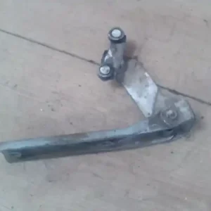 Szuper ajánlat NISSAN VANETTE CARGO Tolóajtó oldalajtó görgő bal középső bontott alkatrész