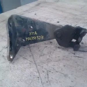 Alacsony ár NISSAN VANETTE CARGO Tolóajtó oldalajtó görgő jobb oldali alsó bontott alkatrész