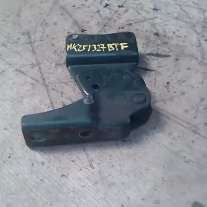 NISSAN VANETTE CARGO Tolóajtó oldalajtó görgő bal oldali felső bontott alkatrész Azonnali szállítás