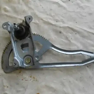 Azonnal elérhető OPEL ASTRA G 97-04 Bal első ablakemelő szerkezet mechanikus5 ajtós bontott alkatrész