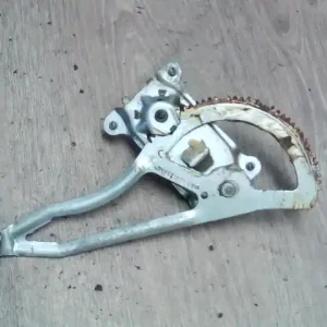 Vedd meg most OPEL ASTRA G 97-04 Bal hátsó ablakemelő szerkezet mechanikus 5 ajtós bontott alkatrész