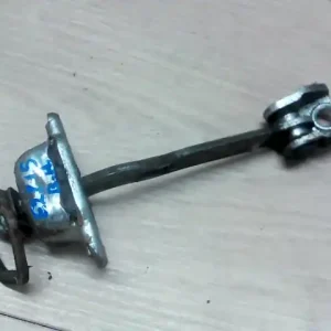 Végkiárusítás OPEL ASTRA G 97-04 Bal hátsó ajtóhatároló bontott alkatrész