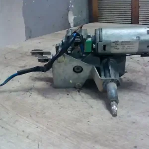 Végkiárusítás OPEL CORSA B 93-00 Ablaktörlő motor hátsó 5 ajtós bontott alkatrész