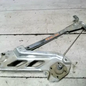 Vedd meg most OPEL CORSA B 93-00 Bal hátsó ablakemelő szerkezet mechanikus bontott alkatrész