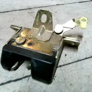 Szuper ajánlat OPEL CORSA B 93-00 Csomagtér ajtó zárszerkezet bontott alkatrész