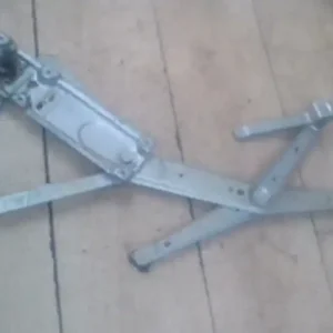 Azonnal elérhető OPEL CORSA B 93-00 Jobb első ablakemelő szerkezet mechanikus 3 ajtós bontott alkatrész