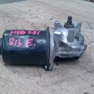 Végkiárusítás OPEL CORSA C 00-06 Ablaktörlő motor első bontott alkatrész