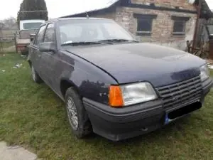 Végkiárusítás OPEL KADETT E Jobb első ajtóüveg bontott alkatrész