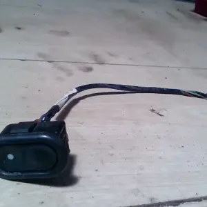 Azonnal elérhető OPEL TIGRA Jobb első ablakemelő kapcsoló bontott alkatrész