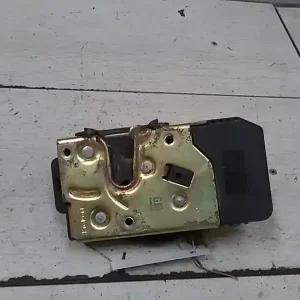 Azonnal elérhető OPEL VECTRA B 96-99 Jobb első ajtó zárszerkezet központizáras bontott alkatrész