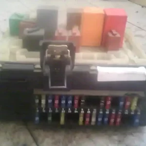 Expressz szállítás FORD ESCORT 95- Biztosítéktábla bcm bsi bsm sam gem modul motortér 1.3i bontott alkatrész