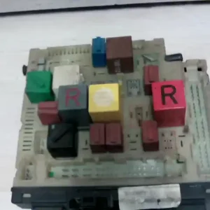 Árengedmény FORD ESCORT 95- Biztosítéktábla bcm bsi bsm sam gem modul motortér bontott alkatrész