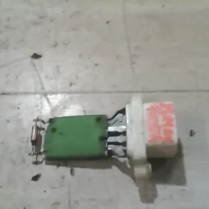 Rendeld meg most FORD FIESTA 05-08 Fűtőmotor előtét ellenállásbontott alkatrész