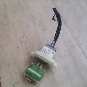 Vedd meg most FORD FIESTA 05-08 Fűtőmotor előtét ellenállásbontott alkatrész