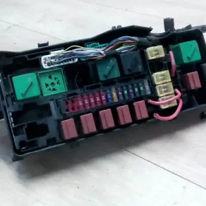 Exkluzív ajánlat FORD FIESTA 99.09-02.04 Biztosítéktábla bcm bsi bsm sam gem modul1.4i bontott alkatrész