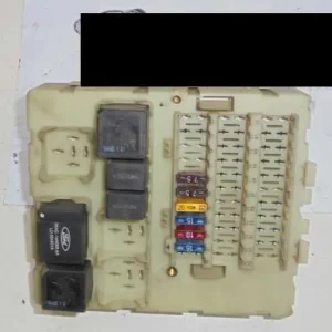 Árengedmény FORD FOCUS 98-04 Biztosítéktábla bcm bsi bsm sam gem modulbontott alkatrész