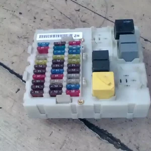 Akciós ár FORD FOCUS 98-04 Biztosítéktábla bcm bsi bsm sam gem modul utastér bontott alkatrész