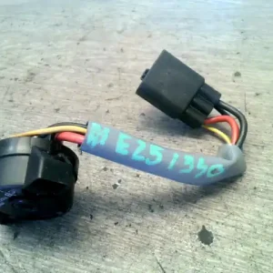 Expressz szállítás FORD KA cabrio Gyújtáskapcsoló betét bontott alkatrész