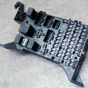 Biztonságos fizetés FORD MONDEO 01-07 Biztosítéktábla bcm bsi bsm sam gem modul utastér 2.0i bontott alkatrész