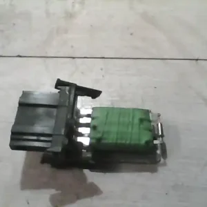 Vedd meg most FORD MONDEO 01-07 Fűtőmotor előtét ellenállás bontott alkatrész