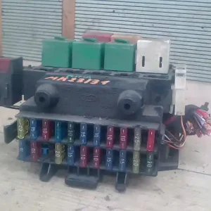 Árengedmény FORD PUMA Biztosítéktábla bcm bsi bsm sam gem modul utastér 1.4i bontott alkatrész