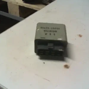 Kiárusítás HYUNDAI ACCENT 00-03 Relé bontott alkatrész