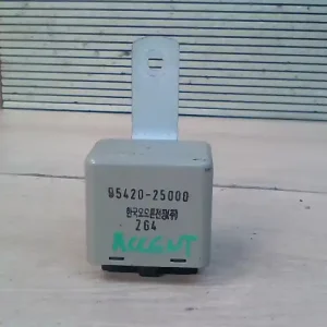 HYUNDAI ACCENT 03-06 Relé bontott alkatrész Kiárusítás