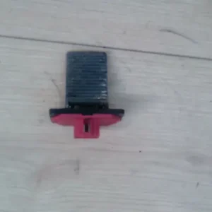 Ingyenes szállítás HYUNDAI COUPE 97- Fűtőmotor előtét ellenállás2.0i bontott alkatrész