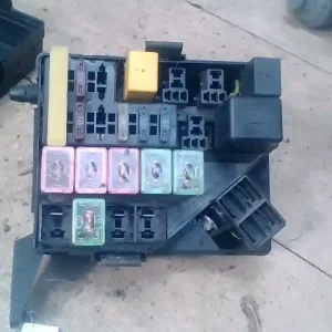 HYUNDAI H1 Biztosítéktábla bcm bsi bsm sam gem modul2.5td bontott alkatrész Alacsony ár