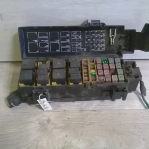 JEEP Cherokee (KJ) 2001.05.01-2007.12.31 Biztosítéktábla bcm bsi bsm sam gem modul motortér bontott alkatrész Akció