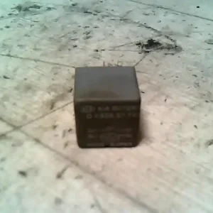 Expressz kézbesítés KIA RIO 2000.04-2005.06 Relé bontott alkatrész