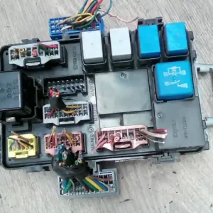 Legjobb ár KIA Rio 2005.06 - 2011.08 Biztosítéktábla bcm bsi bsm sam gem modul1.5 diesel bontott alkatrész