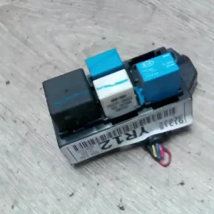 KIA Sorento 2002.08 - 2009.08 Biztosítéktábla bcm bsi bsm sam gem modul2.5 diesel bontott alkatrész Olcsóbb