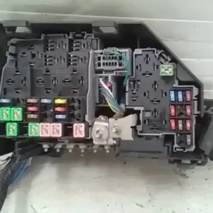 LANDROVER FREELANDER 2006-2014 Biztosítéktábla bcm bsi bsm sam gem modulbontott alkatrész Biztonságos fizetés