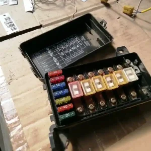 Vásárlói kedvenc LANDROVER FREELANDER 98-04 Biztosítéktábla bcm bsi bsm sam gem modulbontott alkatrész