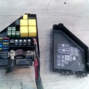 Gyors szállítás LANDROVER FREELANDER 98-04 Biztosítéktábla bcm bsi bsm sam gem modul2.5ibontott alkatrész