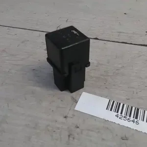 Kiárusítás MAZDA 2 03.04-07.11 Relé bontott alkatrész